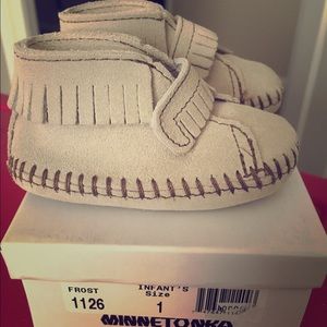 Minnetonka Pa Poo Shu Moccasin