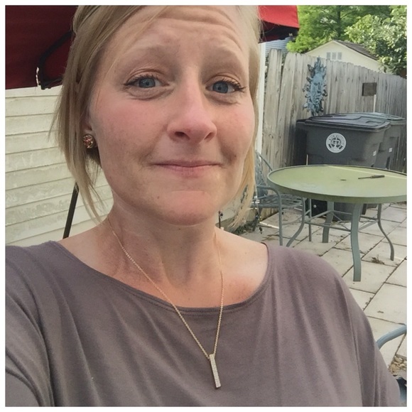 ❤️1 Left!❤️🎉HP🎉18K Gold Pavé Rectangle Necklace! - Picture 3 of 3