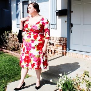 Igigi Plus Size Red Floral Surplice Dress sz 14/16