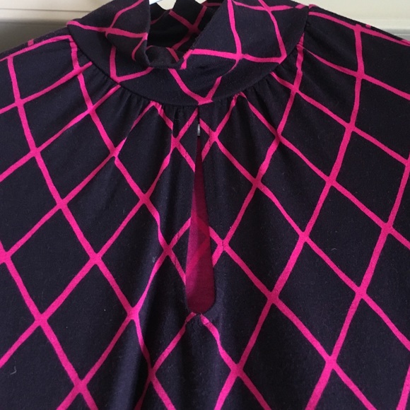 Key hole turtleneck short sleeve blouse - Picture 2 of 4