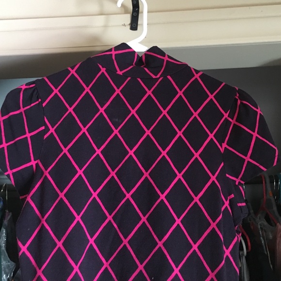 Key hole turtleneck short sleeve blouse - Picture 3 of 4