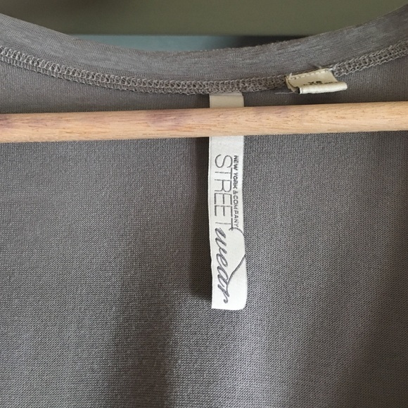 Classy grey studded long tank - Picture 3 of 4