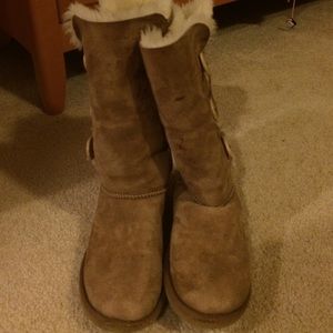 3 button baily uggs