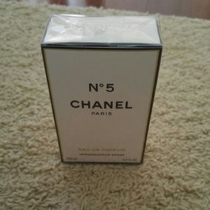 Channel No 5 perfume