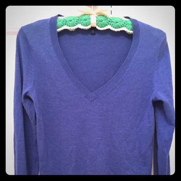 GAP V-Neck Sweater - Picture 1 of 1