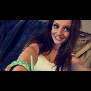 Meet your Posher, Hollie