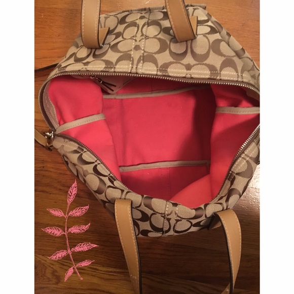 Authentic Coach Hadley Signature Zip Satchel - Picture 2 of 4