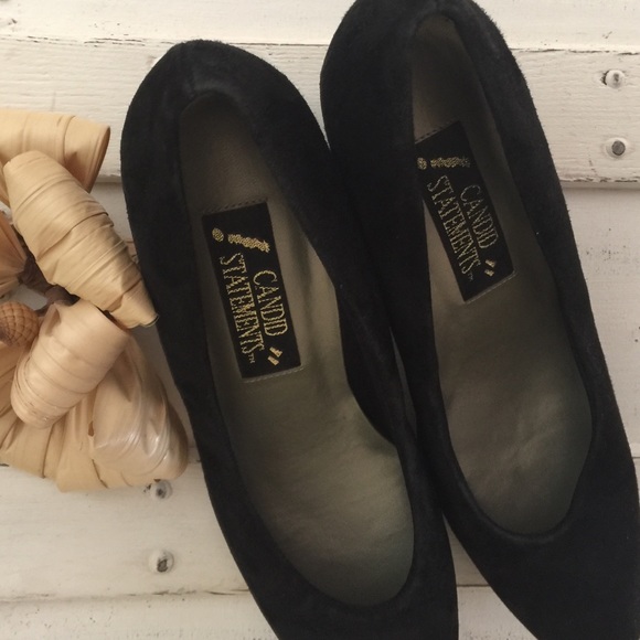 SIZE 6, BLACK HEELS WITH VELOUR FEEL - Picture 3 of 4