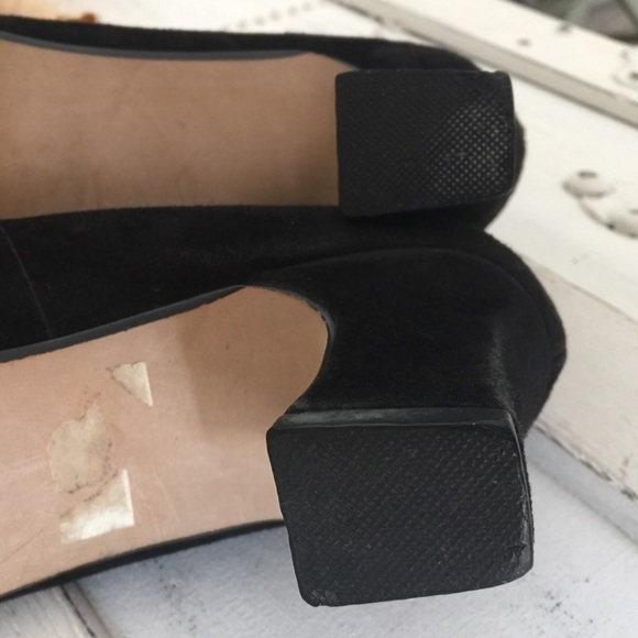 SIZE 6, BLACK HEELS WITH VELOUR FEEL - Picture 4 of 4