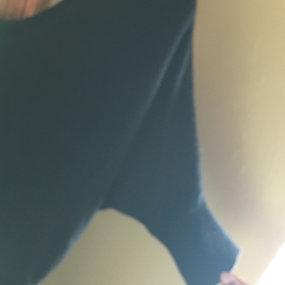 Express V-Neck 3/4 sleeve black sweater - Picture 4 of 4