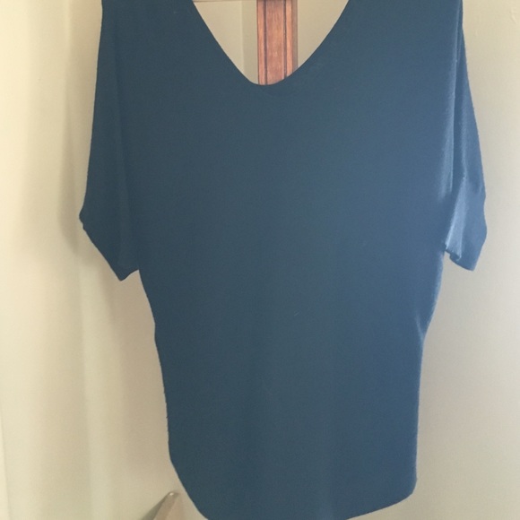 Express V-Neck 3/4 sleeve black sweater - Picture 3 of 4