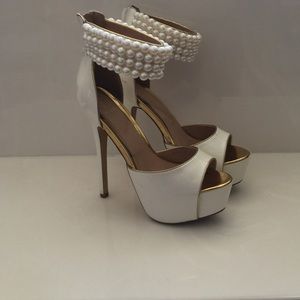 Beautiful white and gold with pearl detail