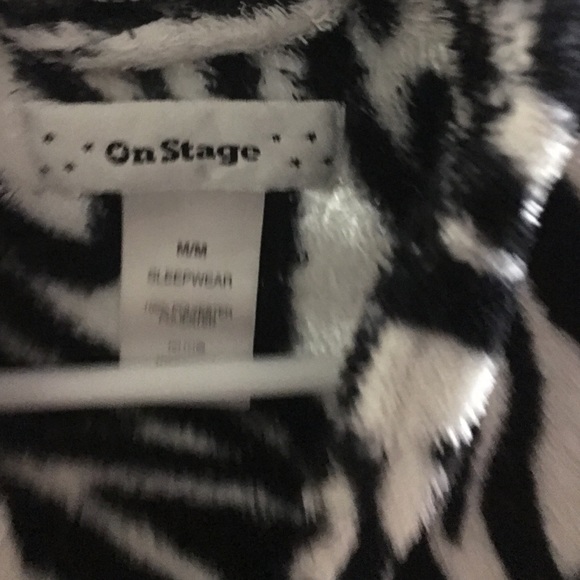 Robe - Picture 3 of 3