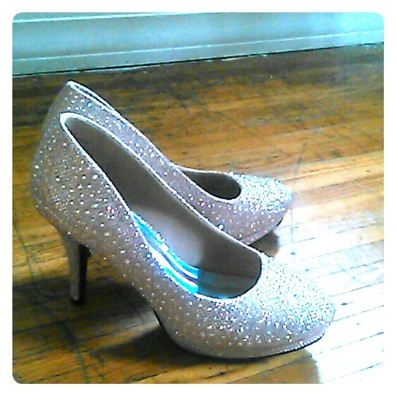Gorgeous glitter high heel pumps