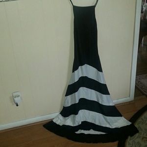 Black and White Stretchy Summer Dress Size Medium