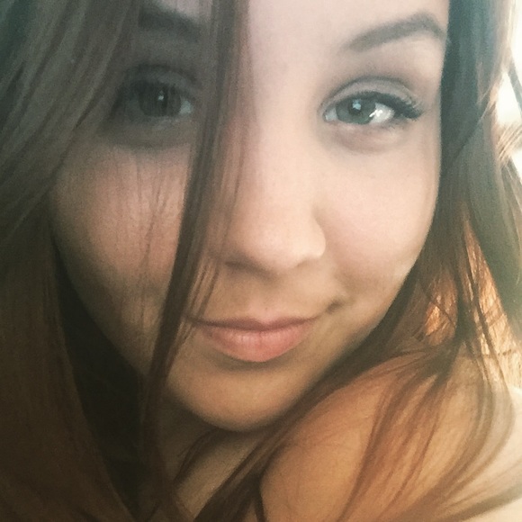 Meet your Posher, Anna - Picture 2 of 2