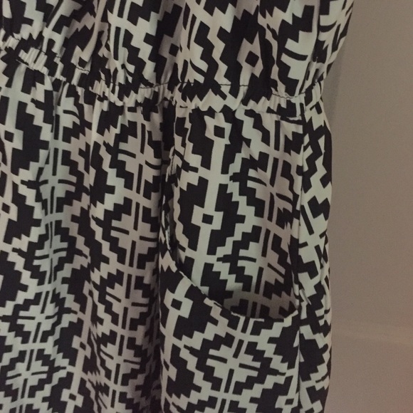 Adorable dress with pockets size large - Picture 3 of 3