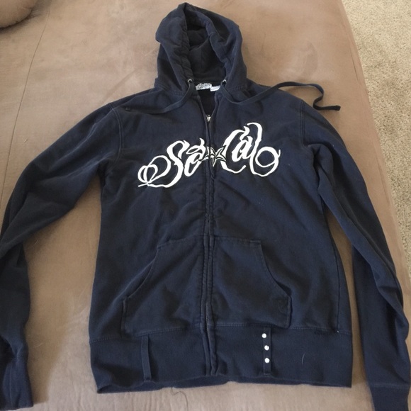 SoCal black hoodie sweatshirt. 😎