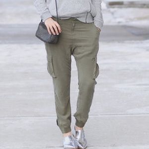 Forever 21 army green cargo jogger pant S