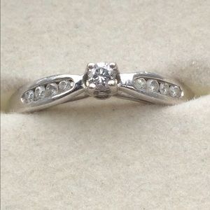 Diamond engagement ring