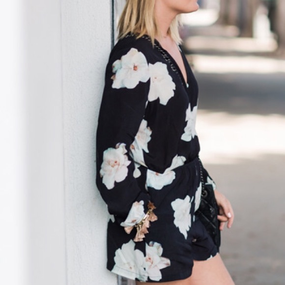 NWT Willow & Clay Black Surplice Romper - Picture 2 of 3