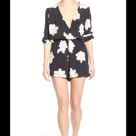 NWT Willow & Clay Black Surplice Romper - Picture 3 of 3