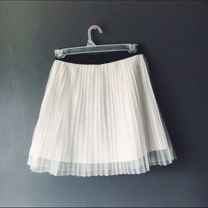 H&M - White pleated overlay skirt