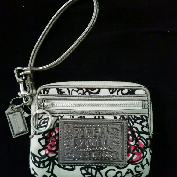 Coach Handbags - Stylish coach wristlet