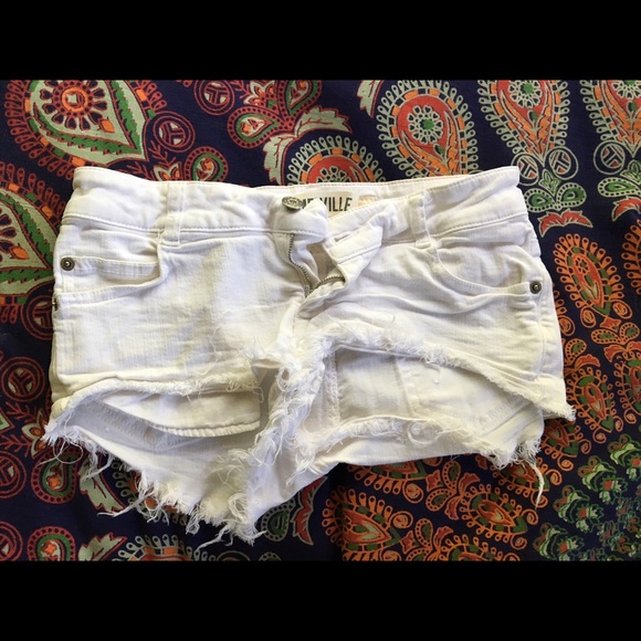 Brandy Melville white denim shorts