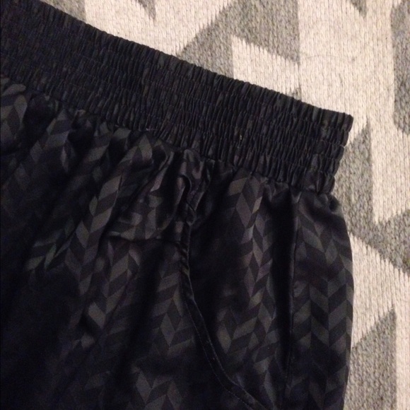 PacSun Skater Skirt - Picture 2 of 4