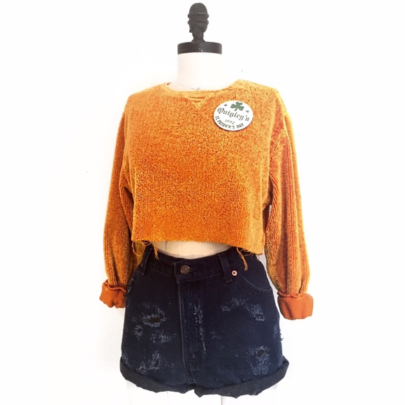 SUPER COOL VINTAGE CROPPED EXTRA SOFT SWEATSHIRT!! - Picture 2 of 4