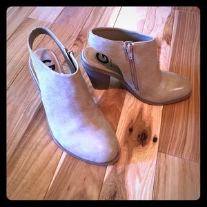 New G by Guess sling back booties!