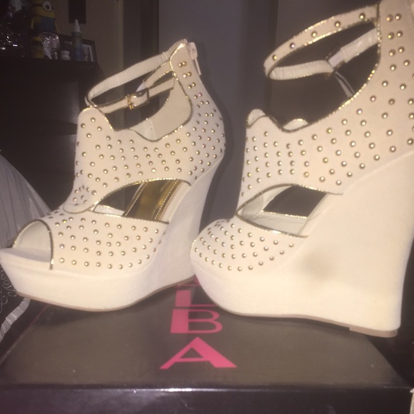 Alba cream wedges with gold studs