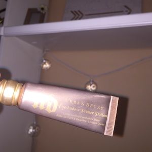Urban Decay primer potion in color "Sin"