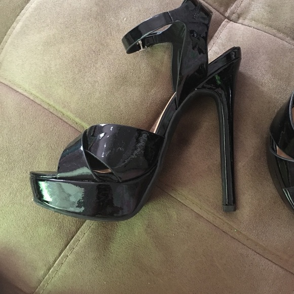 Heels - Picture 2 of 4