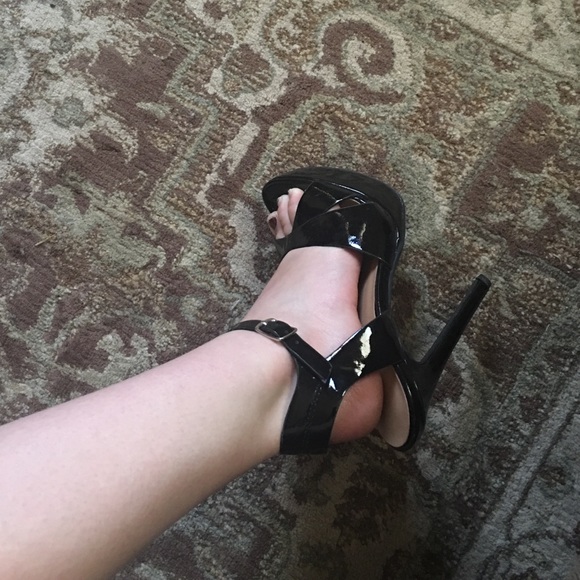 Heels - Picture 4 of 4