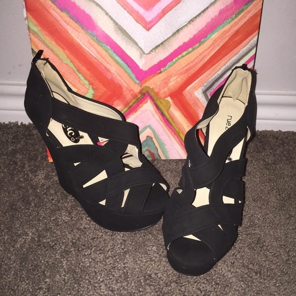 Size 6 black wedges brand new