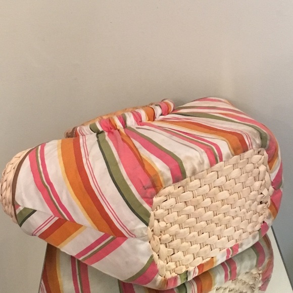 Caribbean Joe straw basket w/ bamboo handle bag - Picture 4 of 7