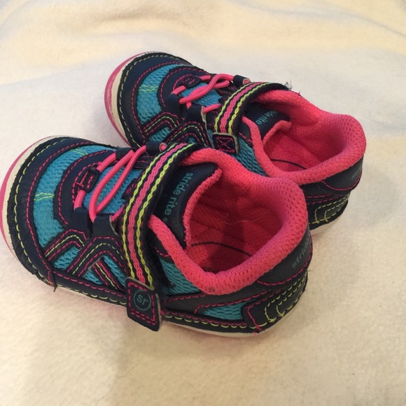 Stride Rite girl tennis shoes