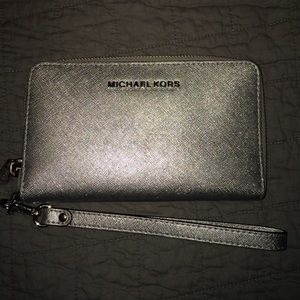 Michael Kors Jet Set Travel Metallic Wristlet