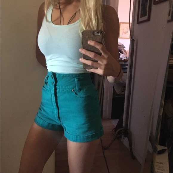 high-waisted shorts - Picture 2 of 4