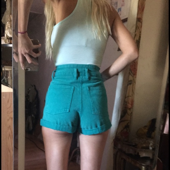 high-waisted shorts - Picture 3 of 4