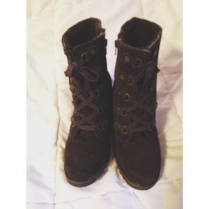 bearpaw suede wedge booties