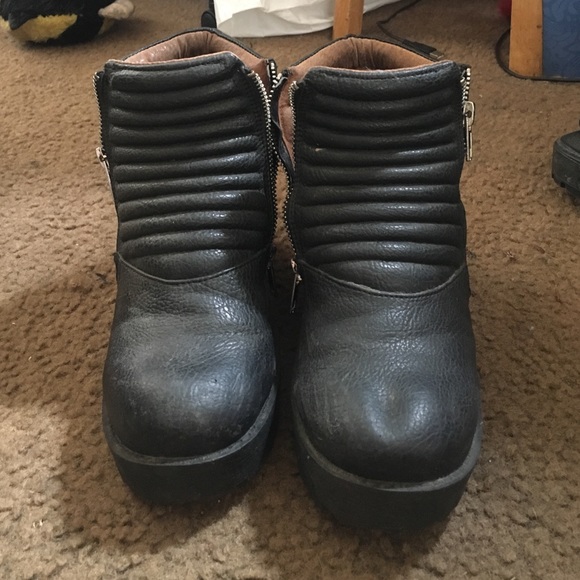 Ribbed leather booties.
