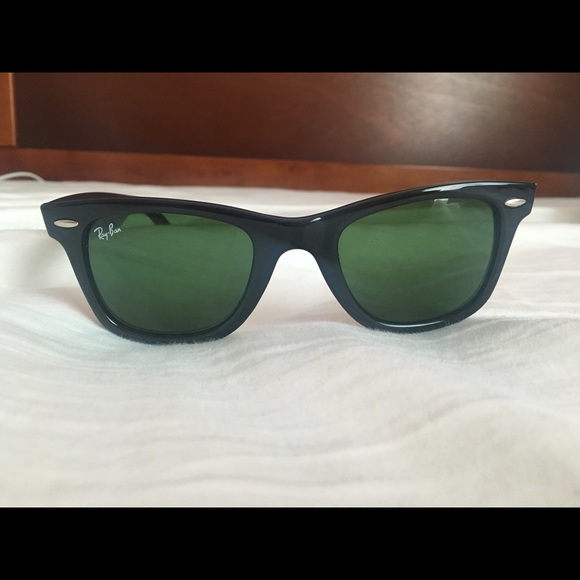 Authentic Ray-ban wayfarers (missing left arm) - Picture 2 of 4