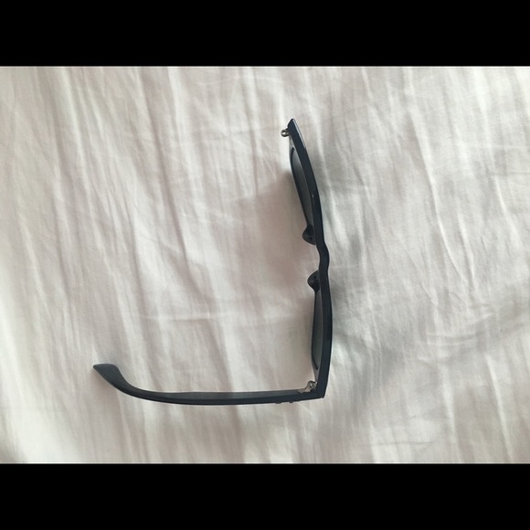 Authentic Ray-ban wayfarers (missing left arm) - Picture 3 of 4