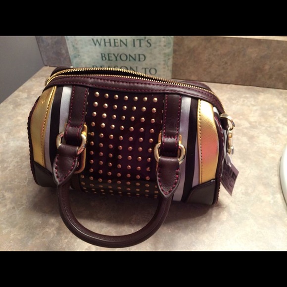 Henri Bendel B&W plus pet barrel stud