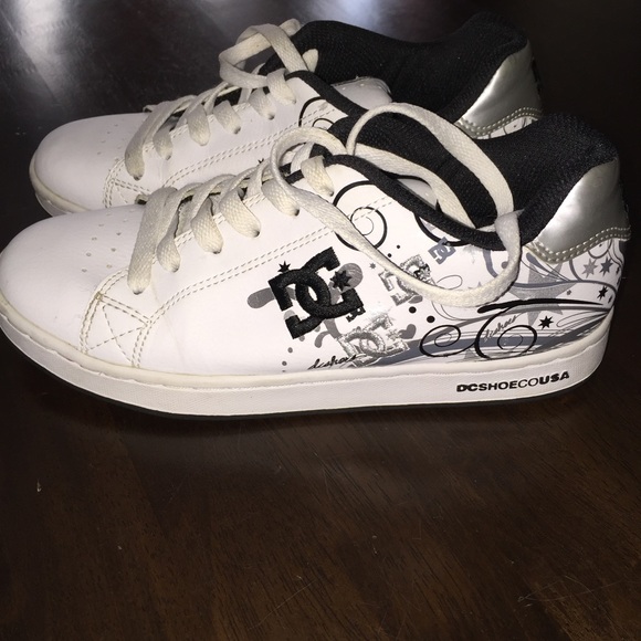 Size 6 DC shoes