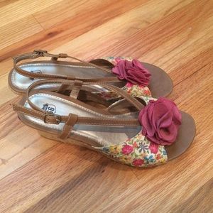 Cute floral wedge sandals!