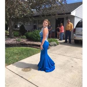 Meet your Posher, Dakota